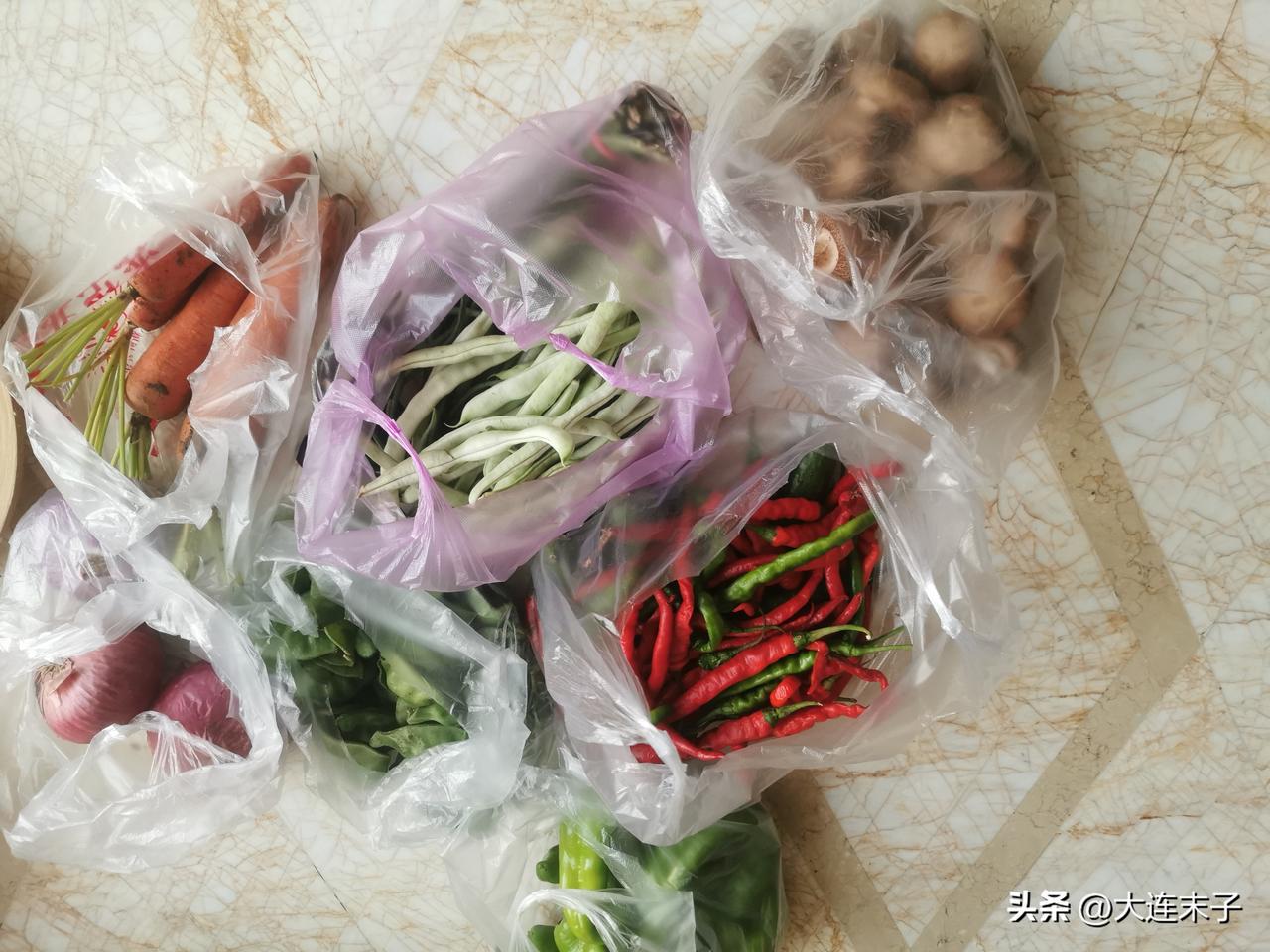 这堆蔬菜和鸡蛋花70多元钱，这个市场价格咋样？

昨天去刘家桥市场，各种蔬菜和鸡