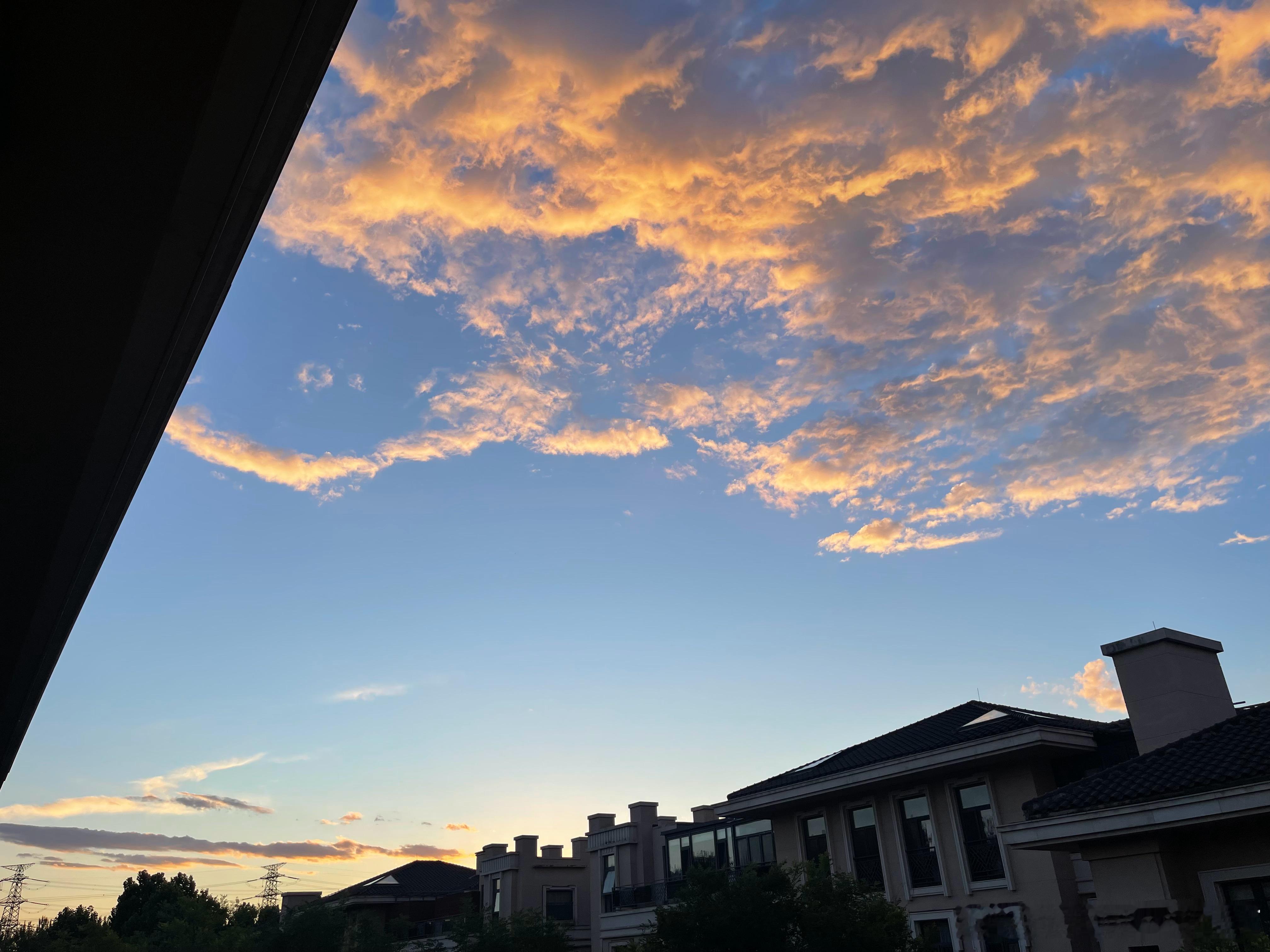 今天的晚霞。 