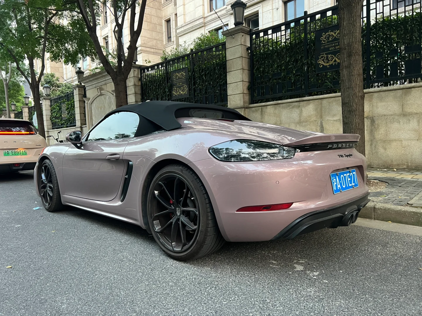 保时捷718Spyder 比普通版好看多了