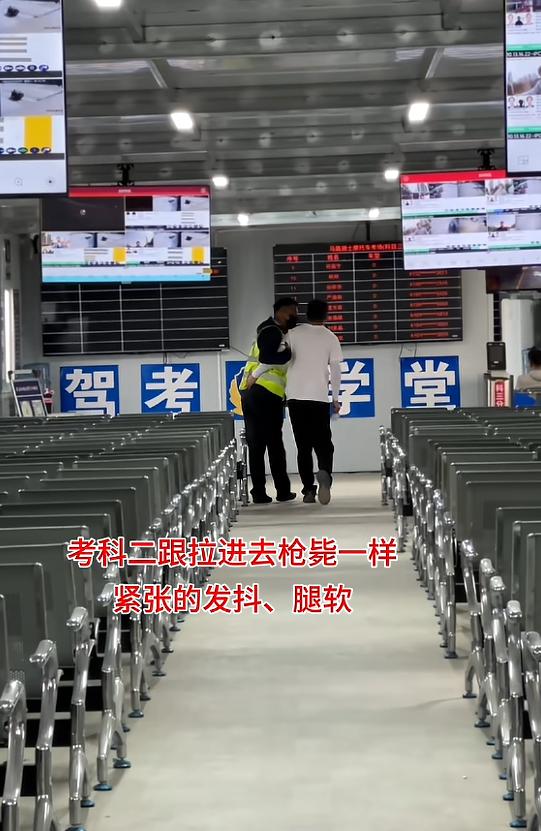 4 月 29 日陕西西安，一名驾考学员的经历引发不少网友共鸣。男子平时科目二练习