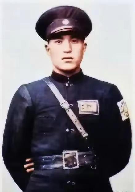 1949年，马步青在临夏公馆多年积存的珠宝、大烟被韩起功的骑兵军抢掠一空，他为此
