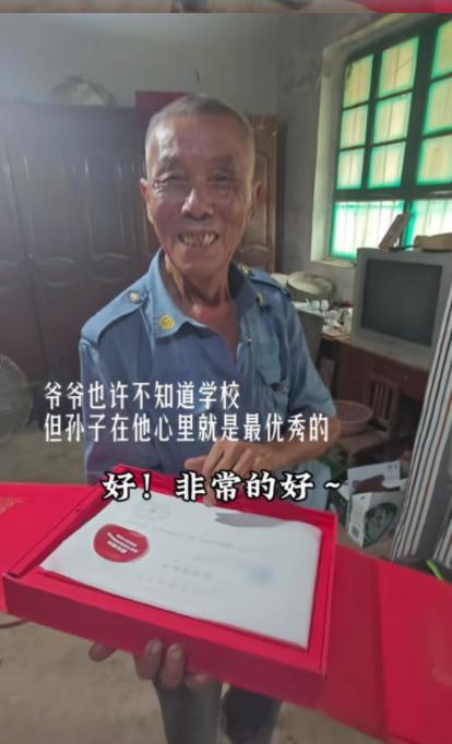 “泪目了！”山东，父亲14年前因车祸去世，母亲也跑了！男孩跟着爷爷相依为命，如今
