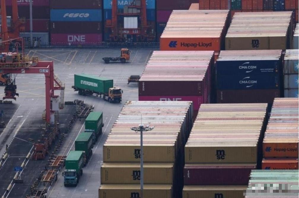 当地时间4月8日，巴拿马外长当众上演了一出“恶人先告状”的戏码！
 
他在巴拉圭