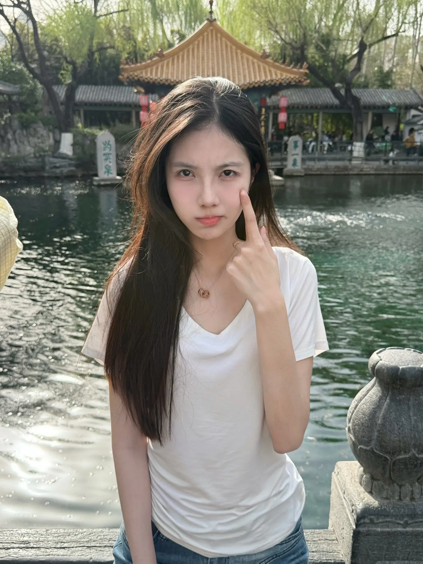 如果你第一万次否定自己 那我希望我可以一万零一次大声称赞你