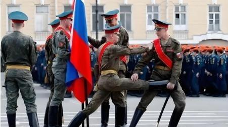 俄罗斯已经被西方国家孤立了吗？说实在话，真正的孤立，没有哪个国家能和中国比。中国