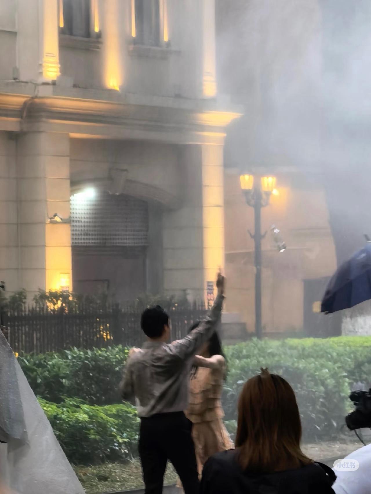陈伟霆 钟楚曦 雨中舞➕吻戏「爱情慢慢杀死你」 