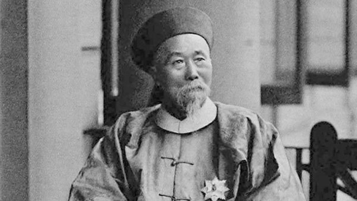 说起李鸿章，世人多记得他是晚清裱糊匠、洋务重臣，却很少有人知晓，1900年，76