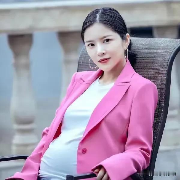最近，杜淳老婆吐槽自家保姆太没分寸感了，以前的保姆很好，从不动主人的东西。现在雇