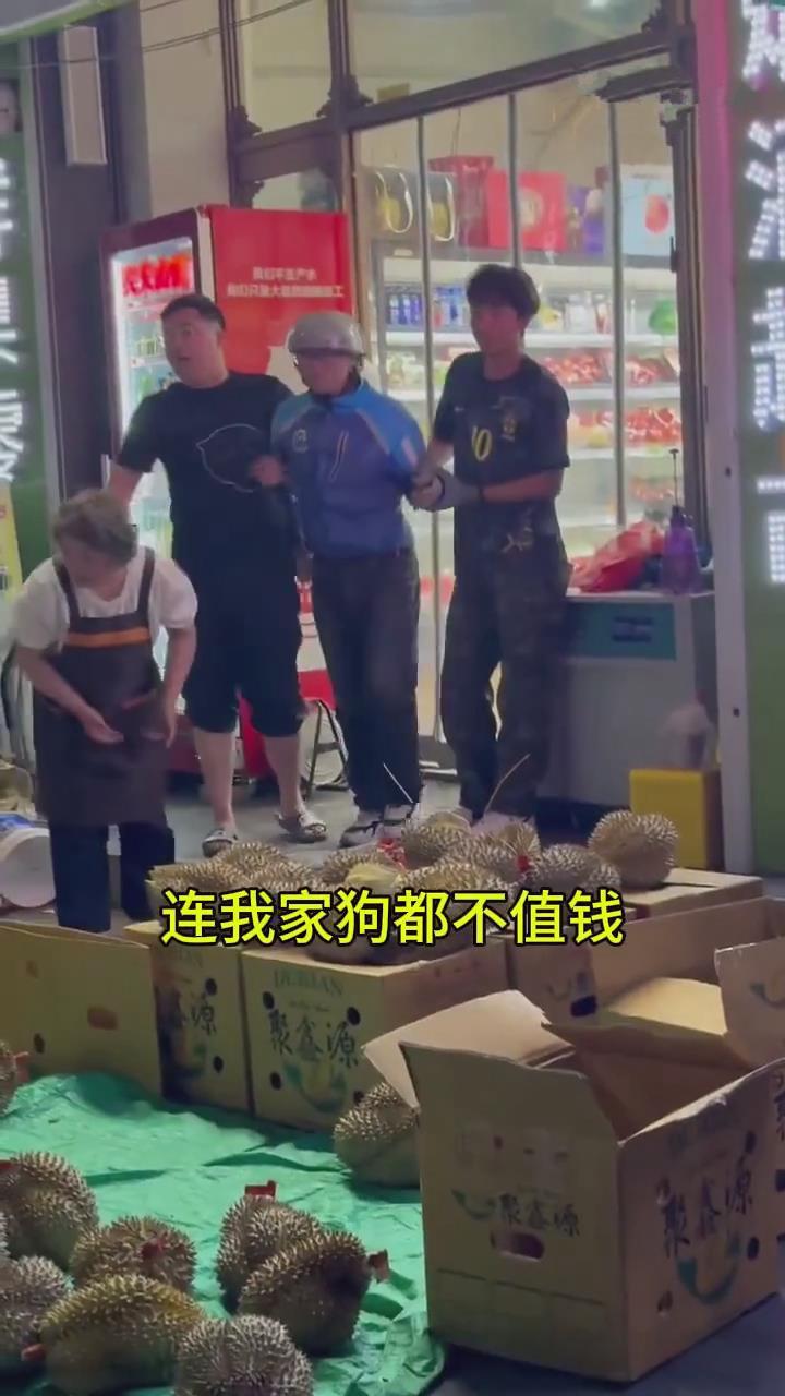 黑龙江一水果店的订单，因骑手联系不上顾客，订单没法送达，只能把餐品送回商家。
老