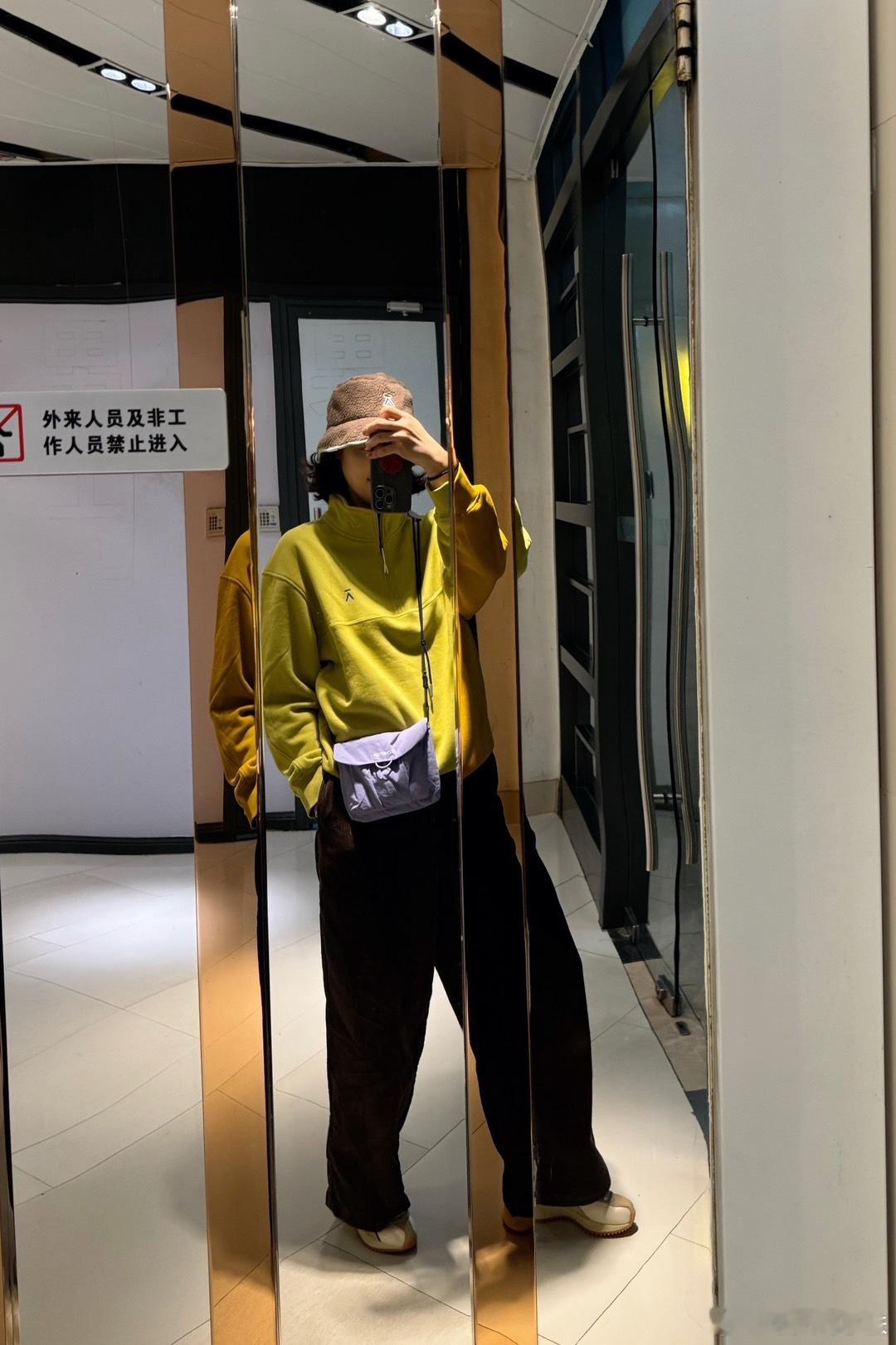 一眼看中的裤子，品牌很忐忑，因为这条裤子在爱棵米那边并不是爆款。但我就是一眼相中