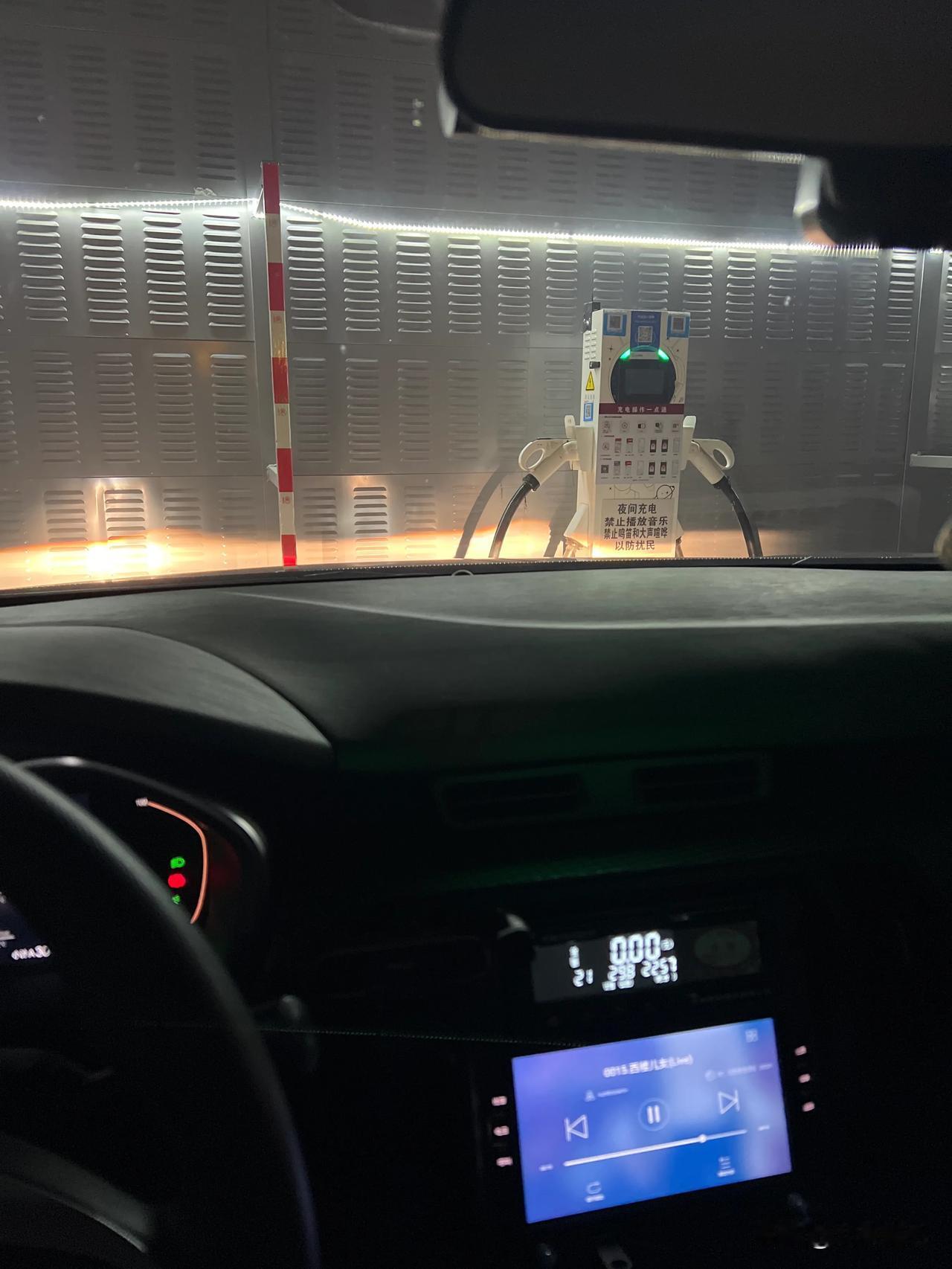 早清儿6点多出的车，到了门头沟就响单了。接到一个去回龙观那边儿的订单，放完人又接