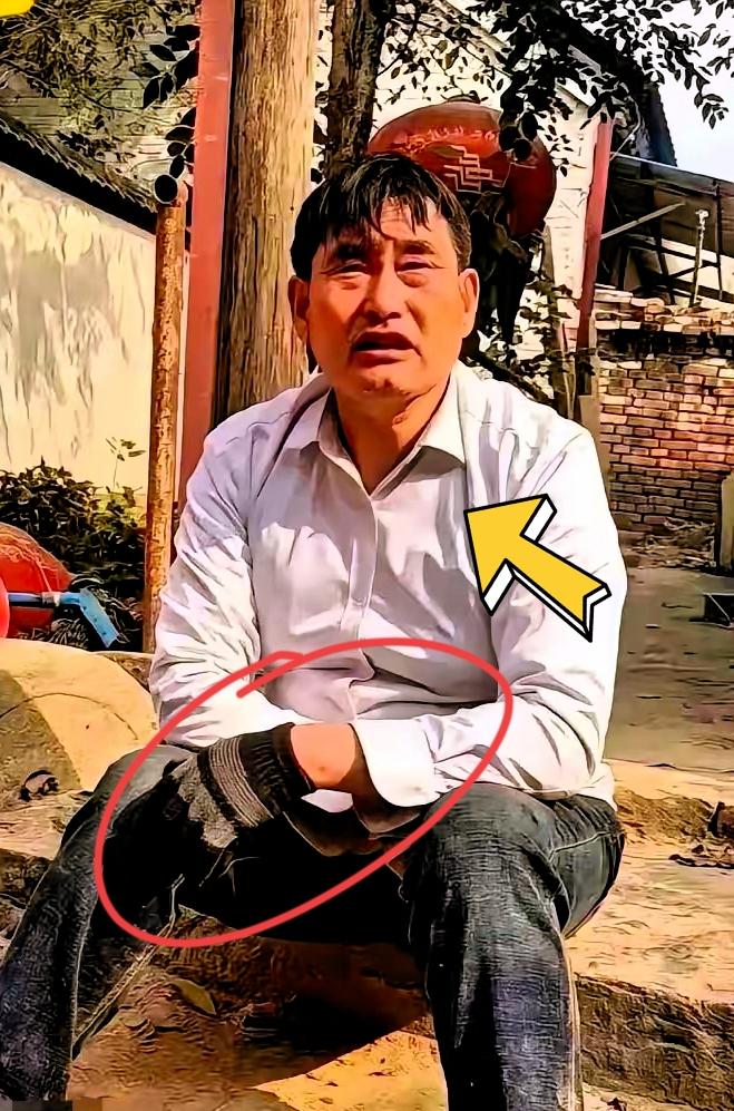 十几场演出全黄了，大衣哥回老家拿起了锄头。
​记者问他往后咋办，他说：“我唱不了