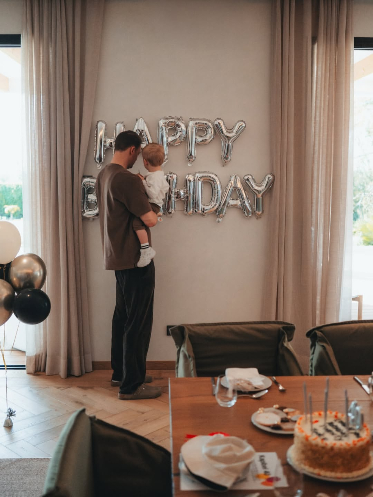 跟爹地小时候一样是金发