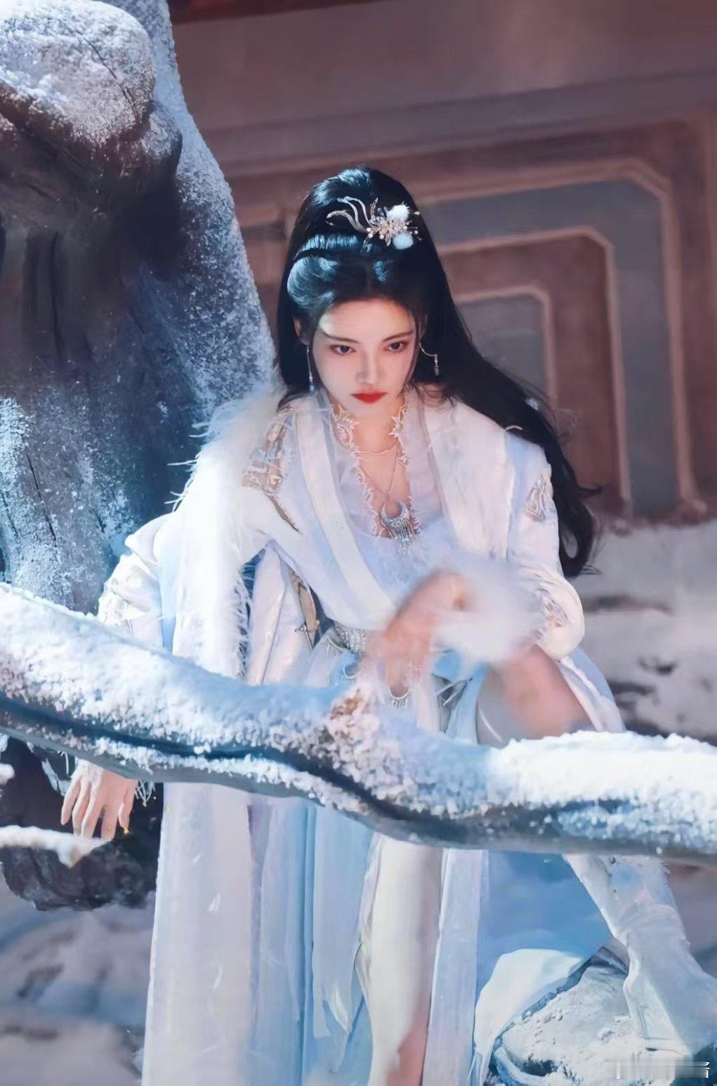 为孙珍妮贡献了三生三世的眼泪  孙珍妮演绎的暮悬铃，每一世的爱都让人心痛不已。她