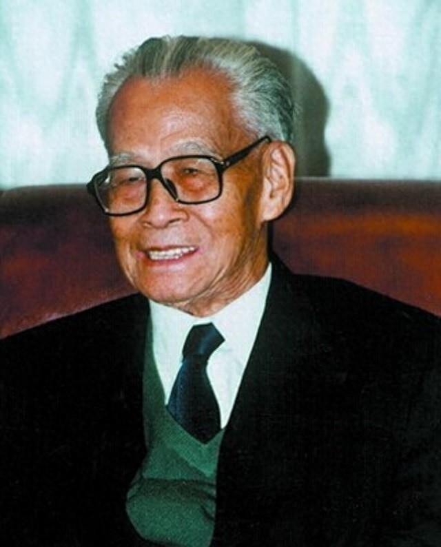 1965年李宗仁回国，毛主席当场提问一句让他一时语塞，身旁秘书见状着急帮忙解围
