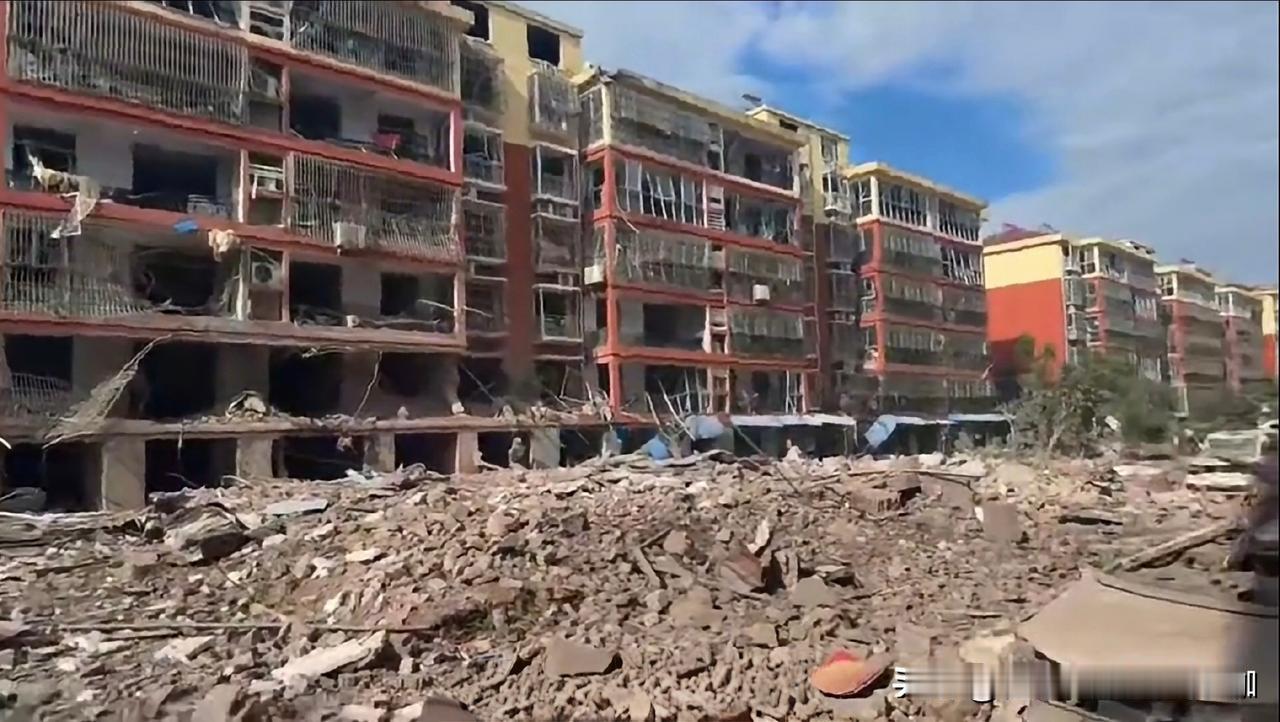 因现场无人死亡，事故等级会很低。据当地网友说，爆炸起源于空地上的平房。
此前一、