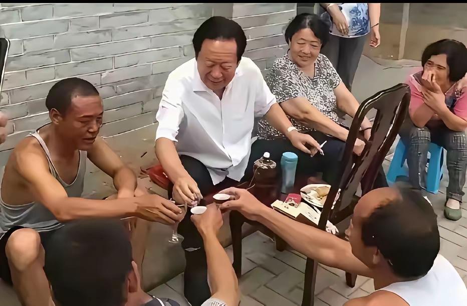 为官造福三晋，退休扎根百姓：人民公仆胡富国
 
在山西百姓心中，胡富国是最接地气