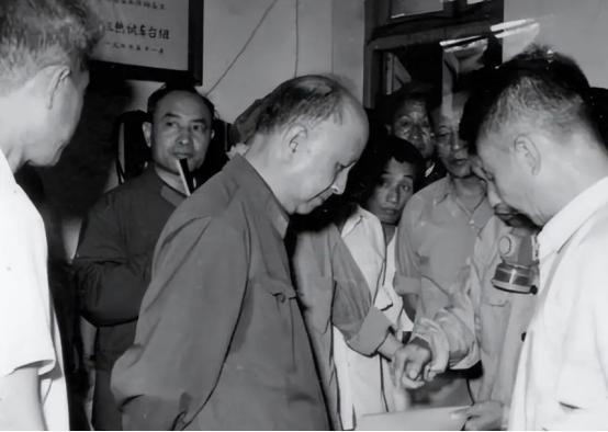 伊朗局势，印证了钱学森那句话：手中无剑和有剑不用是两回事！

伊朗近期的遭遇，再