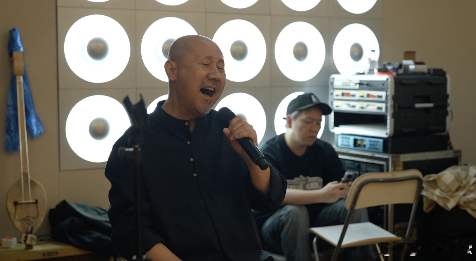 李艺彤一切都馍问题腾格尔为内蒙人辟谣 腾格尔和李艺彤这两个人邀请家乡人加入方队的