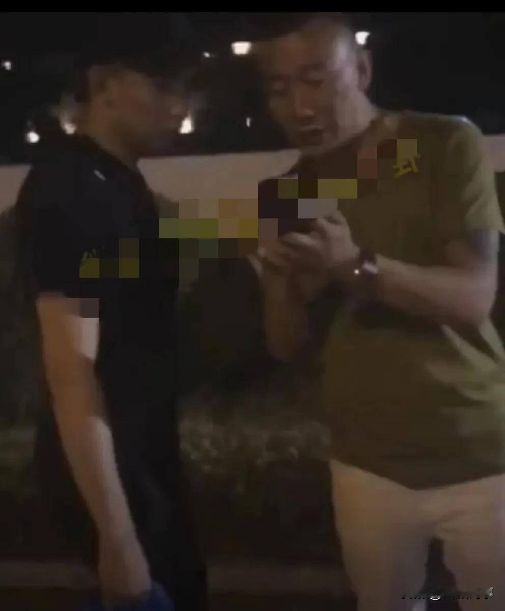 爆料：T佑与齐三磊闹掰原因！

           巴扎黑爆料T佑与齐三磊关系