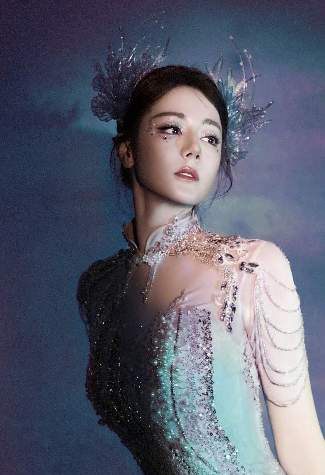 为啥阴谋论总爱“碰瓷”明星？

最近陈坤，贾玲，迪丽热巴“被替代”的瓜，

我刷