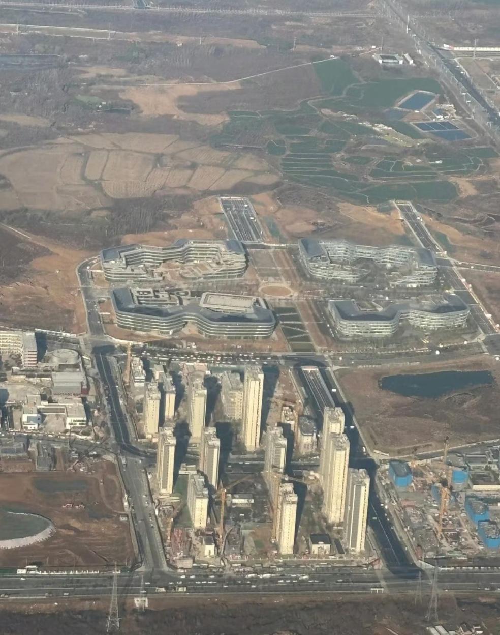 合肥高新区的科大讯飞总部，建筑风格很霸气，就是没地铁，离4号线终点站青龙岗站也有