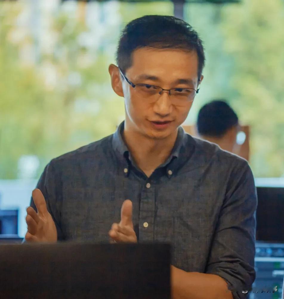 黑神话的制作人冯骥，在华中科技是生物医学工程专业的。

毕业后去做了华人世界目前