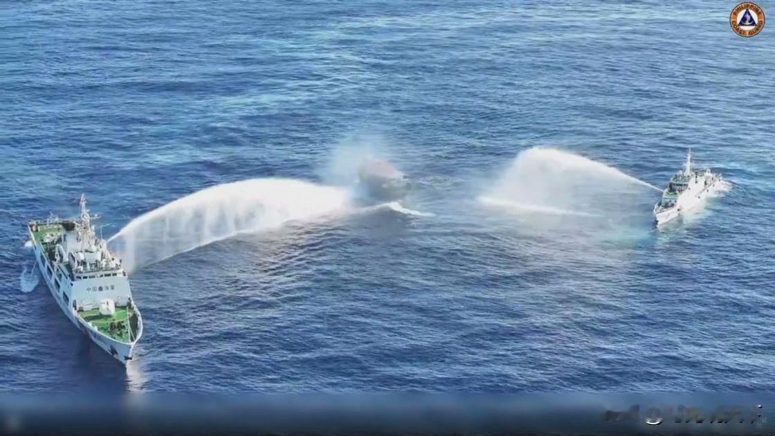 眼看中国海警继续对菲律宾水炮执法，美国又蹦出来表态了。

5月1日，美五角大楼发