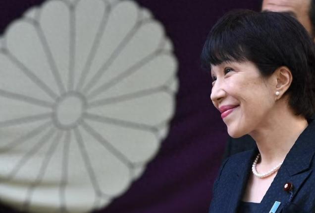 说出来您别不信，日本首相高市早苗现在最怕听到的声音，就是白宫接线员那句“您拨打的