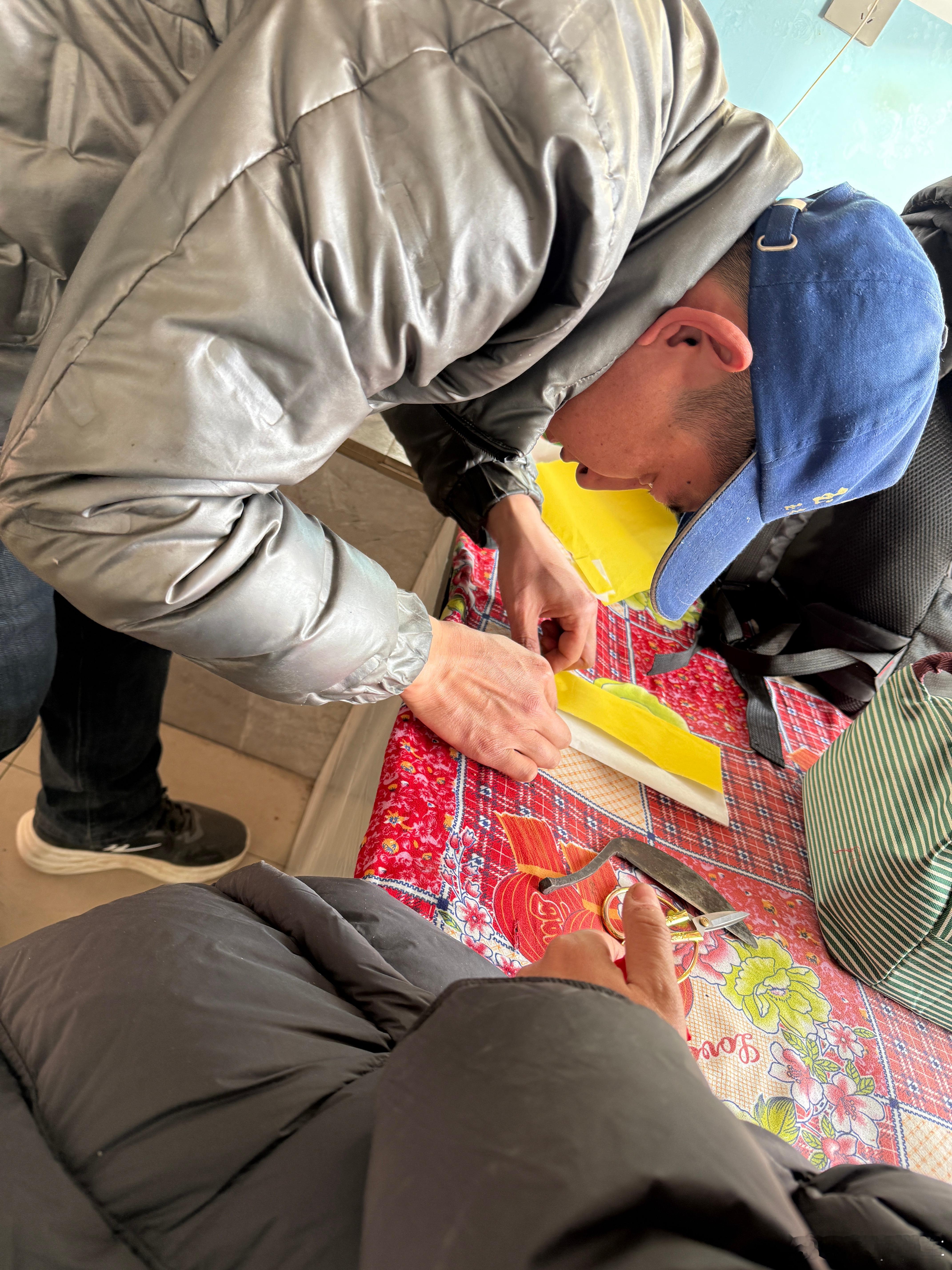 我老家堂弟，现在成了前后左右村的阴阳师了 ！每天都很忙！ 