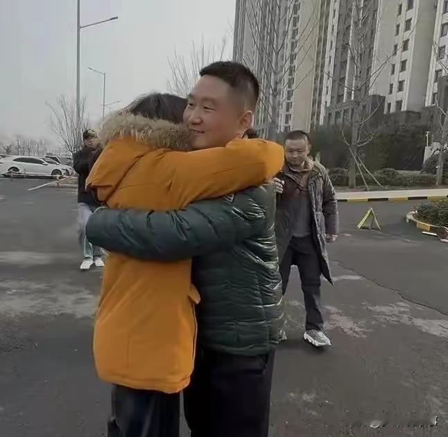 2026年1月，北京44岁的雷女士抛下安稳生活，千里奔赴河南，只为面见一位素未谋
