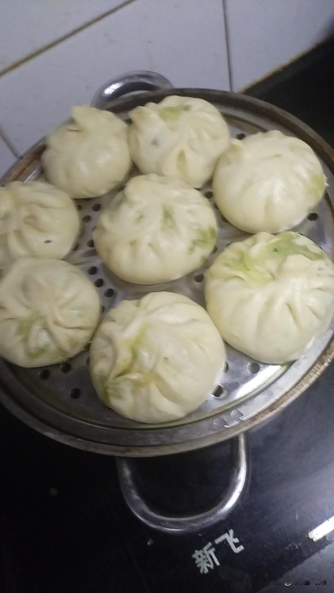 我母亲是小三，她认父亲时，父亲有妻子，有三个孩子，是母亲拆散了父亲曾经的家。
