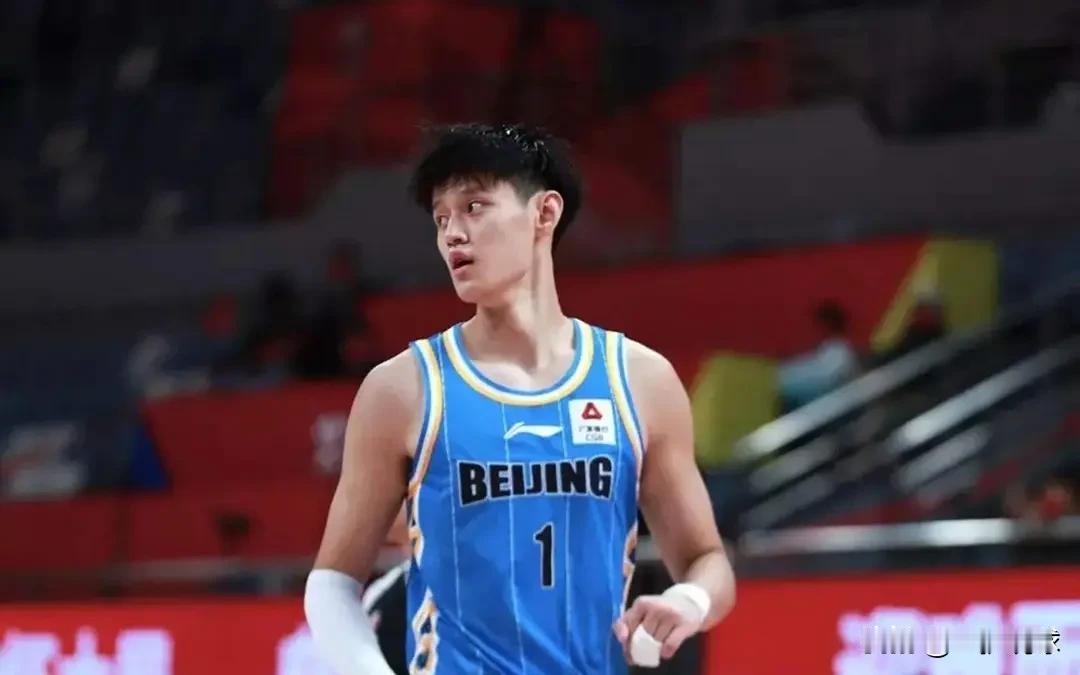 北京本赛季如果夺冠无望基本就是这几个点出了问题：
第一就是是主教练许利民，许利民