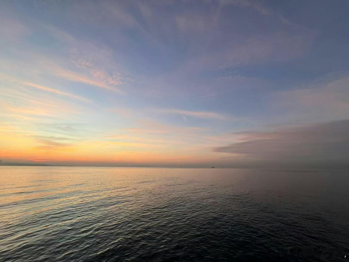 蓝是海的底色，浪漫是海边的常态海边