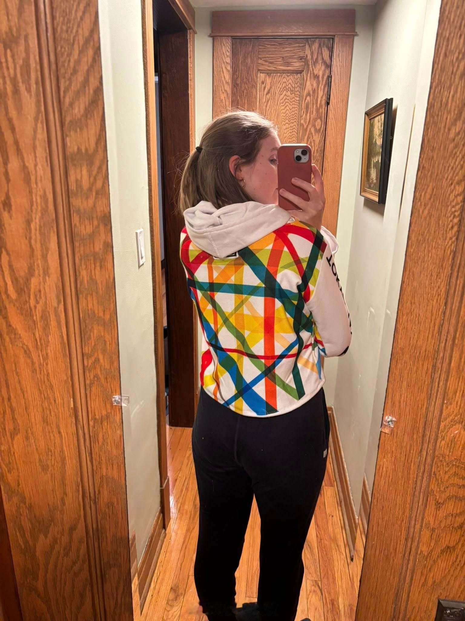 改装马拉松比赛的完赛斗篷，结果往往取决于斗篷原来的设计是否适合爆改。既然已经有了