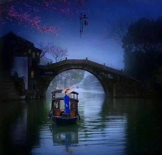下联：柳岸星光钓叟归
解析：“柳岸”与“湖桥”相对，都是自然景观中的岸边场景。“