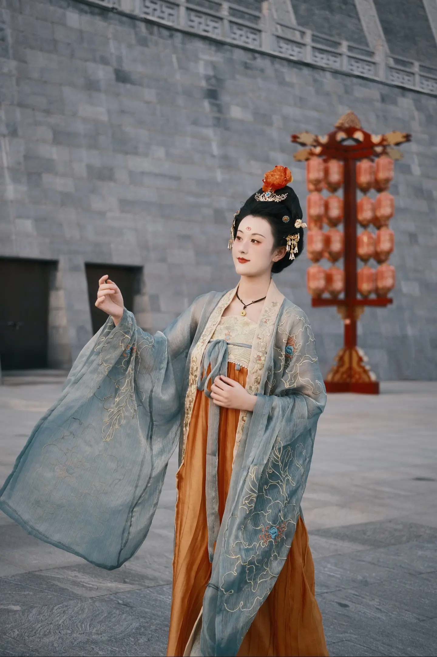 来如春梦几时多，去似朝云无觅处。