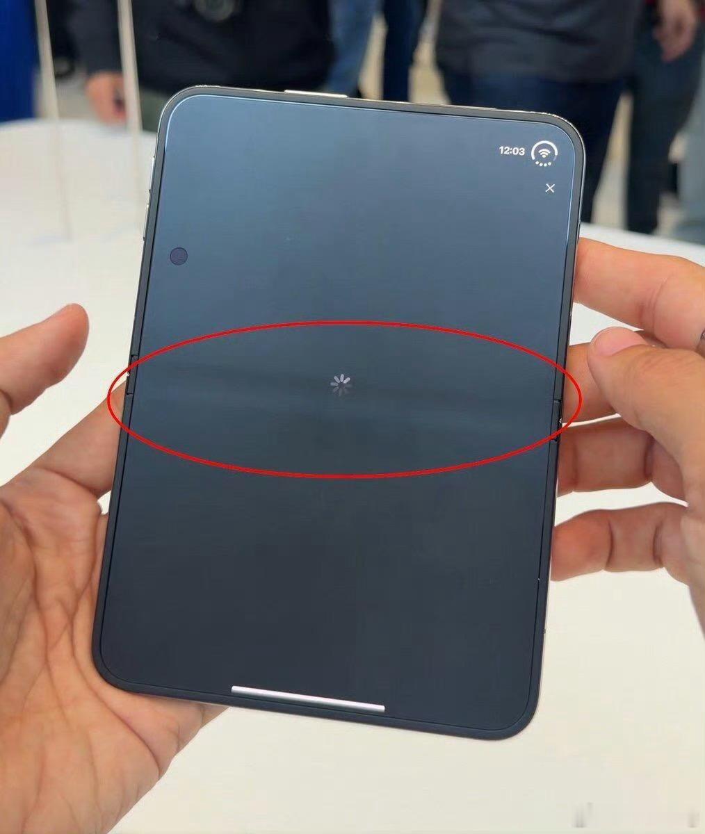 曝iPhoneDuo折痕区来回滑动有波纹我已经预测到苹果直营店到时候展出iPho