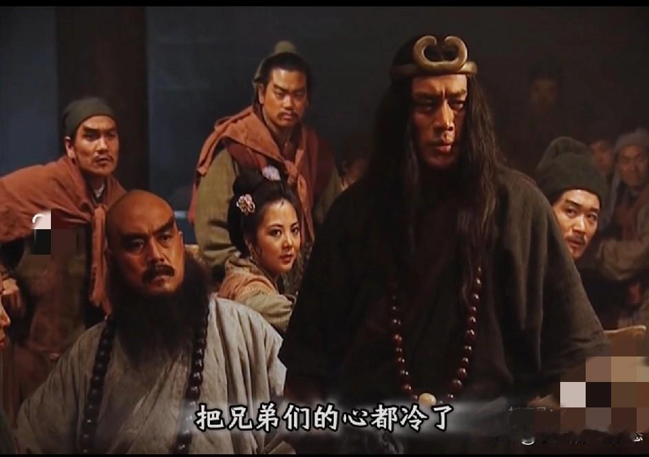 宋江被武松怼的哑口无言！
这是梁山众人面对招安时，内部矛盾最激化的一次，空气中都