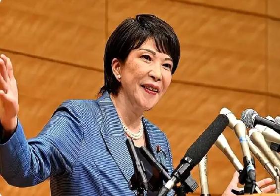 日本当下正经历的“再军事化”进程，以及随之而来的否认侵略历史的倾向，已被其邻国和