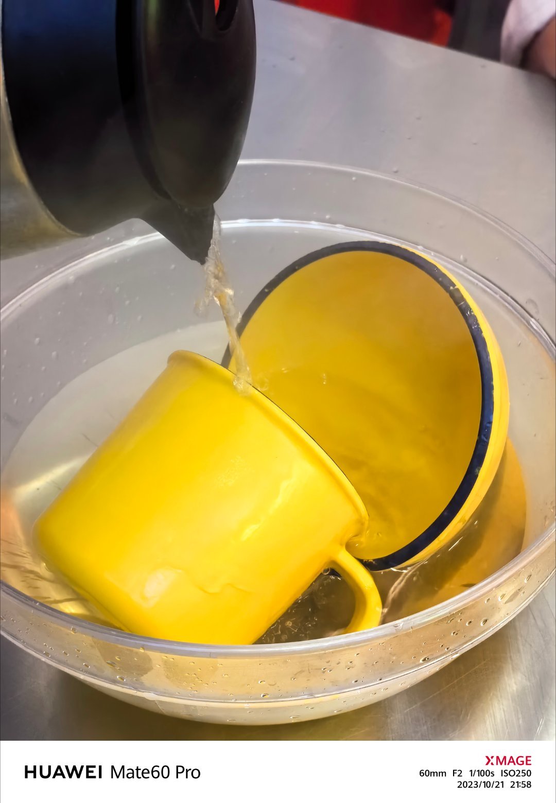 今天学会两句粤语1，“乜乜皆可啫”（miē miē）2，准备开吃广东餐前，礼仪烫