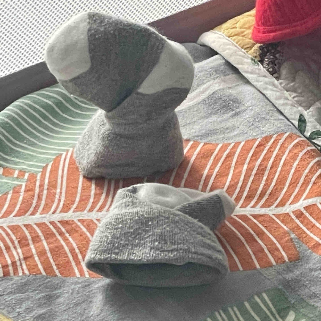 这袜子竟然是3D的[哆啦A梦吃惊]小宝宝的袜子为什么脱下来不变形啊？神奇#宝贝成
