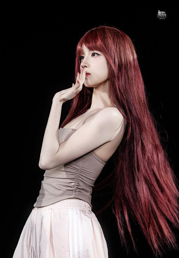 宋雨琦的齐刘海造型直接戳中审美点，软萌妹宝既视感，颜值很在线[舔屏] ​​​