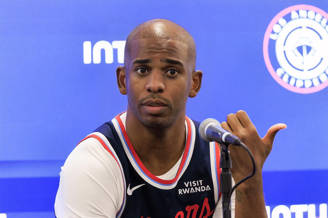 杜兰特：三弟，快船把保罗给裁掉啦？？？
哈登：我说跟我没有关系，你会信我吧？？？