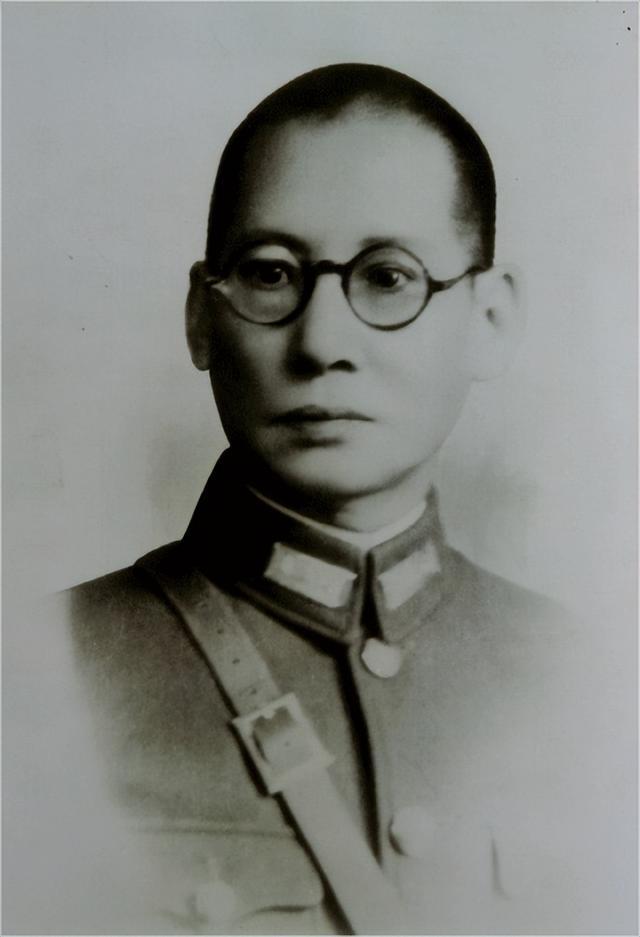 张增智回忆"云南王"龙云：解放前夕从南京秘密出逃香港的惊险过程
龙云1946年被