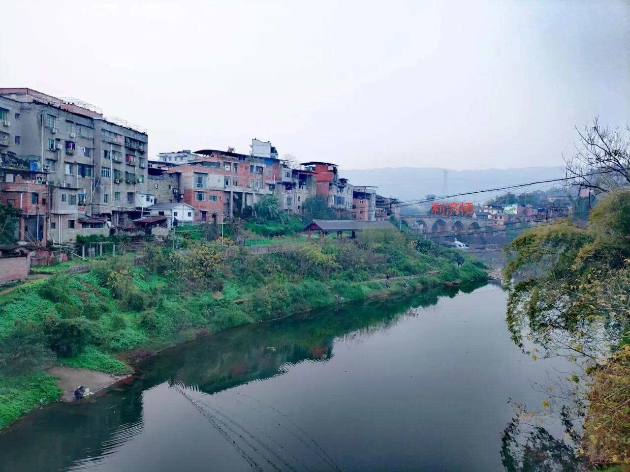 重庆人文拾零之“板桥场.利济桥”。板桥场，地处云雾山脉南尾东侧，坐落在长江一级支