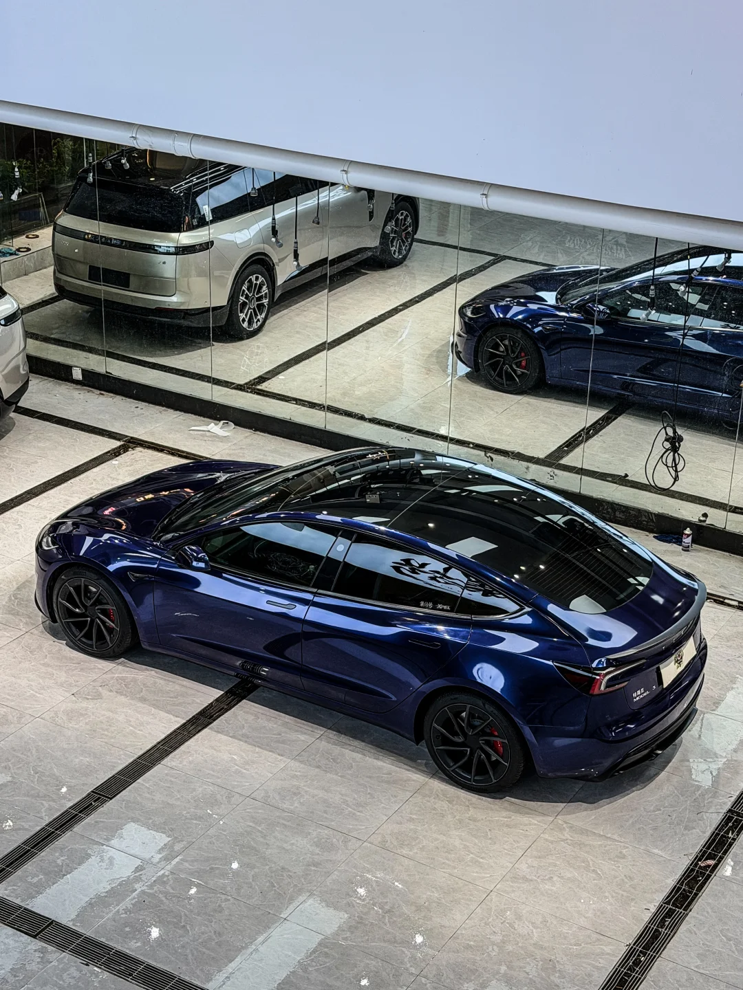 硬生生的贴出我满脑子model3 高性能的样子