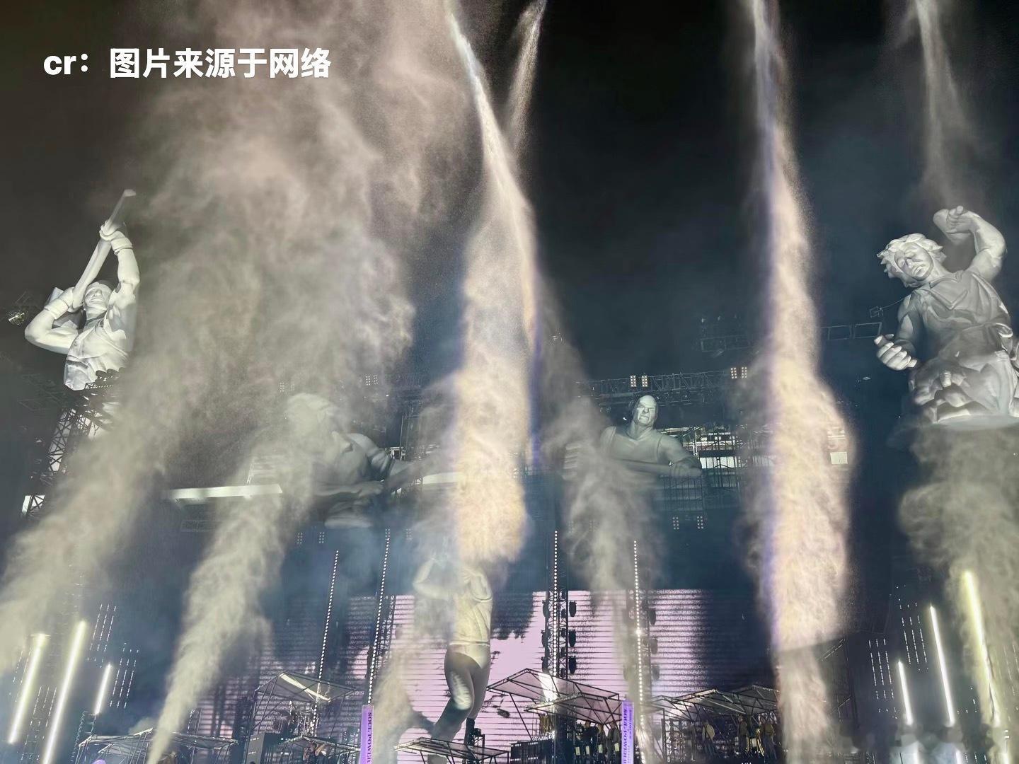 广州上周最大的雨是陶喆下的 你不是开演唱会吗？怎么成水上乐园了🎠广州站演唱会上