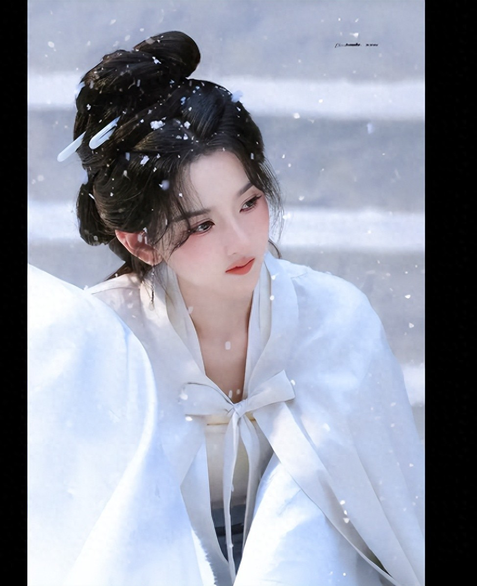 宋祖儿《司宫令》剧照，置身雪地，美感十足！ 