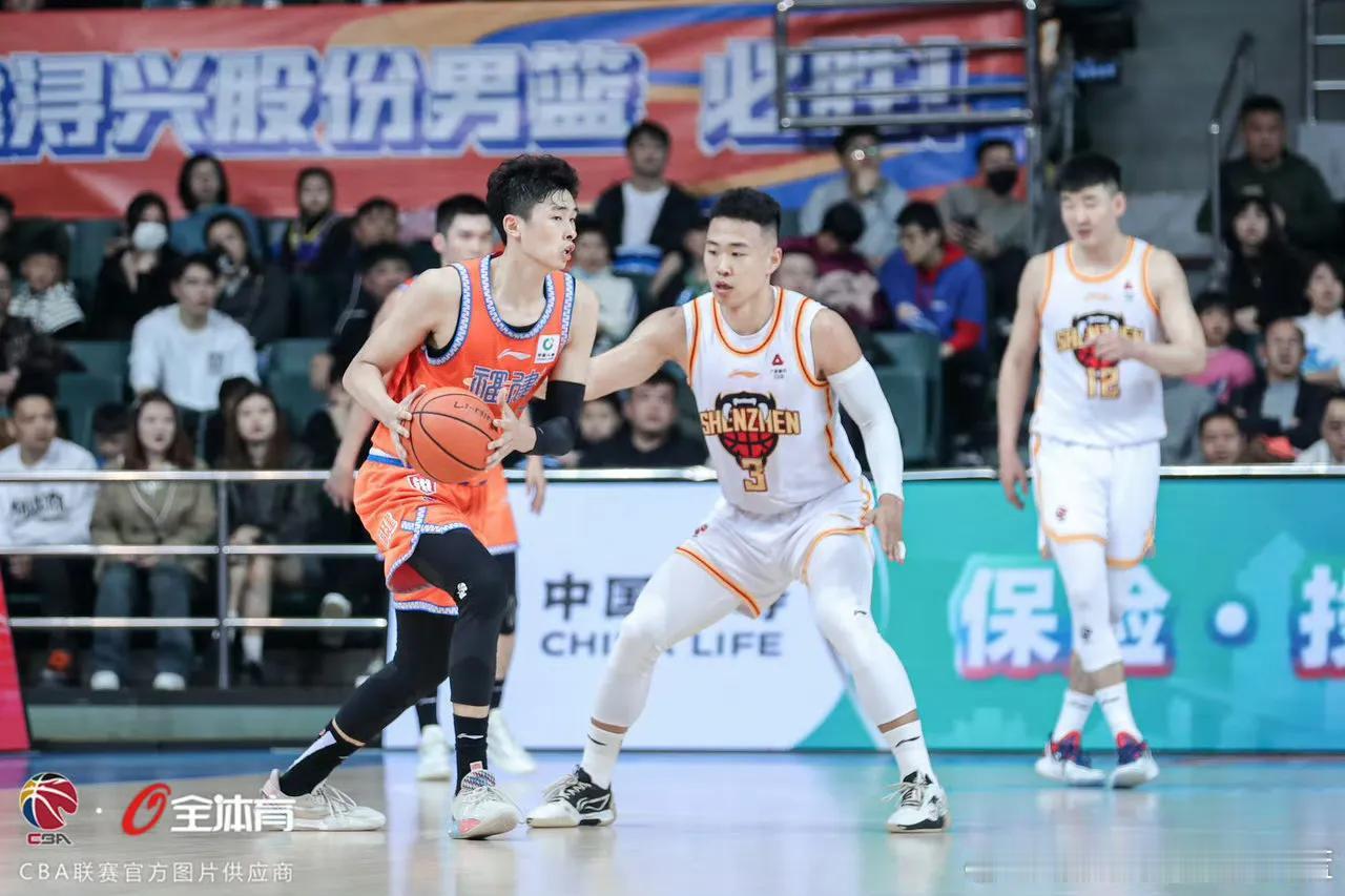 邹阳本赛季第三次20+15，仅次于周琦！
邹阳连续10场得分15+的记录中断，但